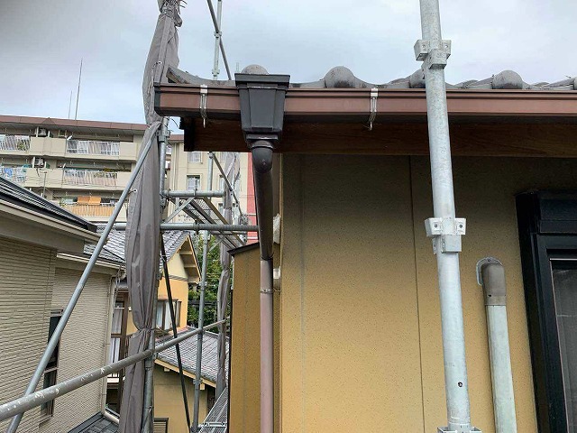 正面から見た軒先